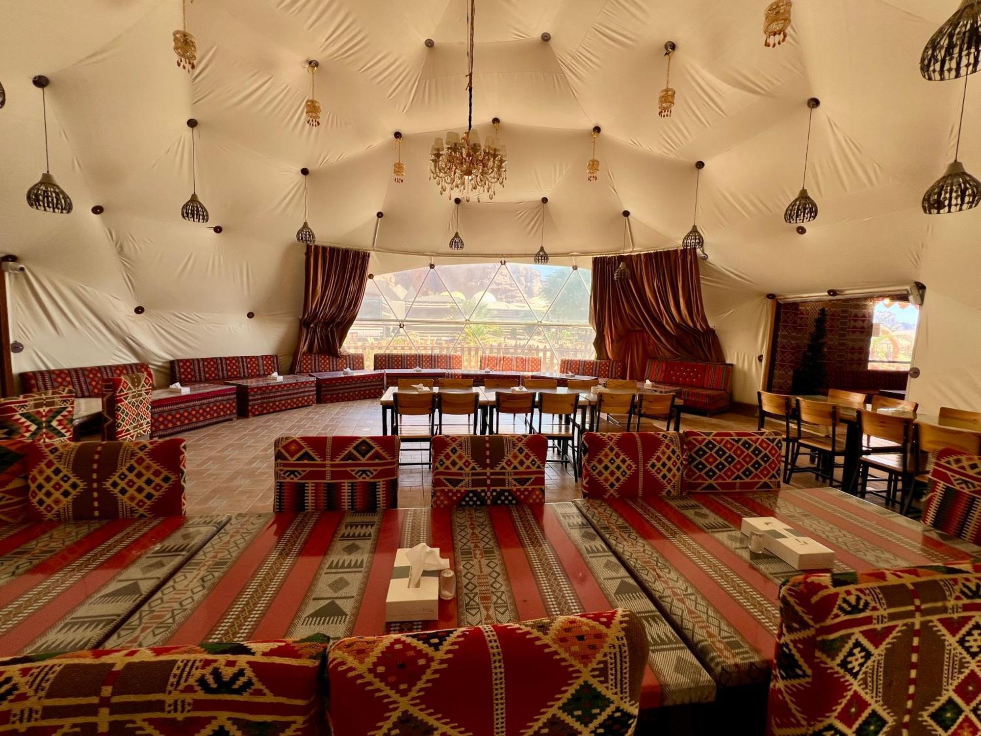 Готель Hasan Zawaideh Camp Ваді-Рам Екстер'єр фото